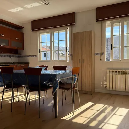Piso Centrico Y Amplio En Praza Do Regueiro, 아파트